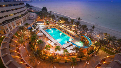 Доступный отель в Эмиратах с шикарным пляжем -  Occidental Sharjah Grand 4*